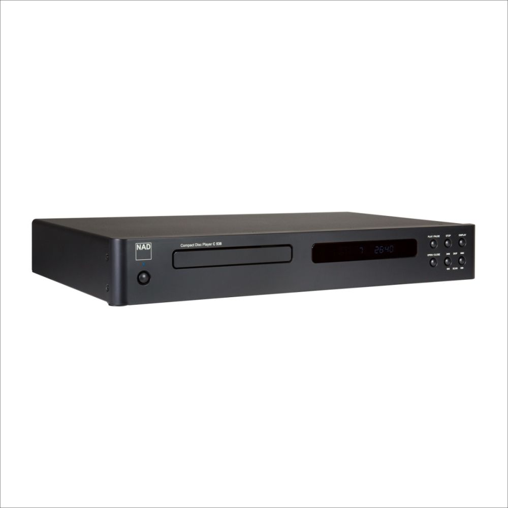 Schrägansicht des NAD C538 CD-Spielers mit IR-Fernbedienung und integriertem 24-Bit Wolfson D/A-Wandler