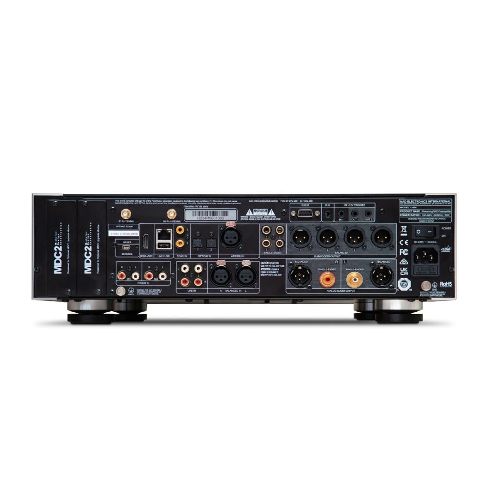 NAD M66 Rückseite mit symmetrischen XLR-Anschlüssen